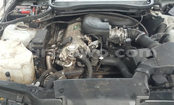 Ra Tuntun BMW 3–Series Silver Ọkọ̀ in Cotonou ni Benin Ra Tuntun BMW 3–Series Silver Ọkọ̀ in Cotonou ni Benin