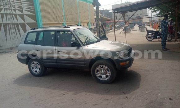 Ra Àlòkù Toyota RAV4 Silver Ọkọ̀ in Cotonou ni Benin Ra Àlòkù Toyota RAV4 Silver Ọkọ̀ in Cotonou ni Benin