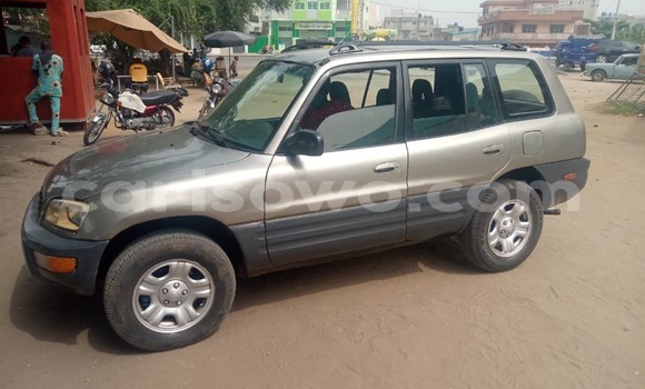 Ra Àlòkù Toyota RAV4 Silver Ọkọ̀ in Cotonou ni Benin Ra Àlòkù Toyota RAV4 Silver Ọkọ̀ in Cotonou ni Benin