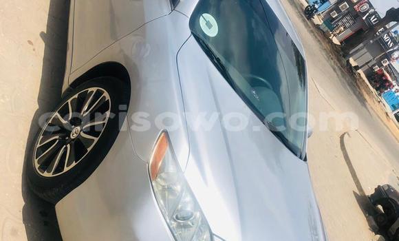 Sayi Sabo Toyota Camry Azurfa Mota in Cotonou a Benin Sayi Sabo Toyota Camry Azurfa Mota in Cotonou a Benin