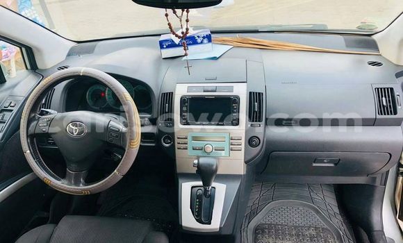 Acheter Occasion Voiture Toyota Corolla Verso Gris à Abomey, Benin Acheter Occasion Voiture Toyota Corolla Verso Gris à Abomey, Benin