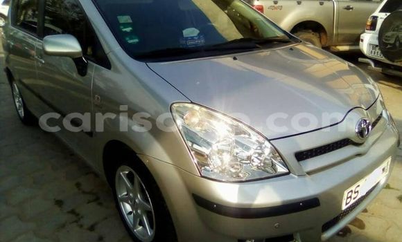 Ra Àlòkù Toyota Corolla Verso Silver Ọkọ̀ in Abomey ni Benin