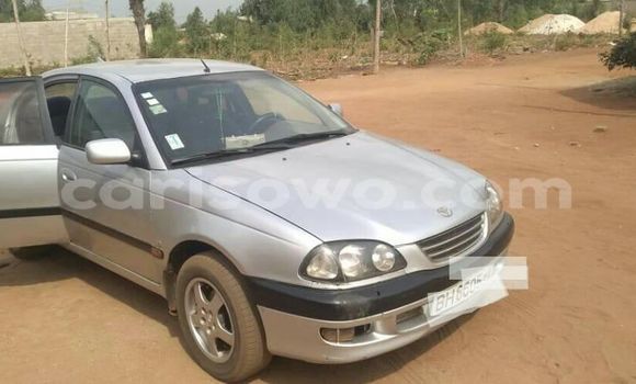 Sayi Na hannu Toyota Avensis Azurfa Mota in Abomey a Benin
