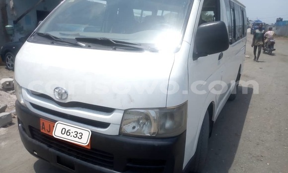 Sayi Na hannu Toyota Hiace White Mota in Cotonou a Benin