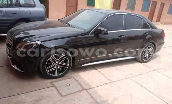 Sayi Na hannu Mercedes-Benz E–Class Black Mota in Cotonou a Benin Sayi Na hannu Mercedes-Benz E–Class Black Mota in Cotonou a Benin