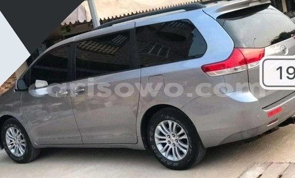 Acheter Occasion Voiture Toyota Sienna Blanc à Cotonou, Benin