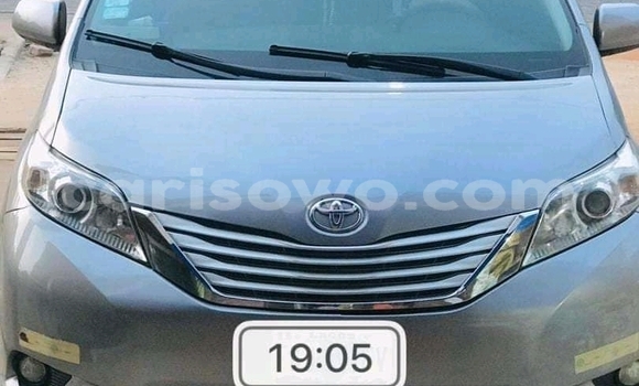 Buy Used Toyota Sienna White Car in Cotonou in Benign Buy Used Toyota Sienna White Car in Cotonou in Benign