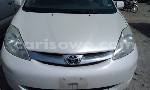 Acheter Occasion Voiture Toyota Sienna Blanc à Abomey, Benin