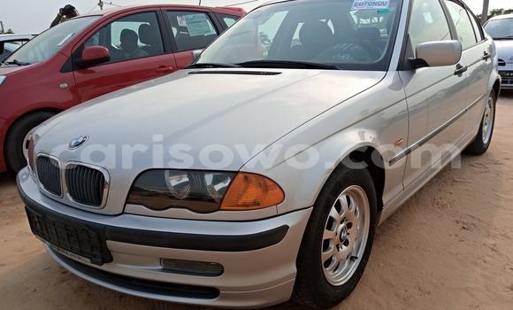 Sayi Na hannu BMW 3–Series Azurfa Mota in Abomey a Benin