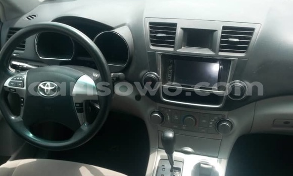 Sayi Na hannu Toyota Highlander Brown Mota in Cotonou a Benin Sayi Na hannu Toyota Highlander Brown Mota in Cotonou a Benin