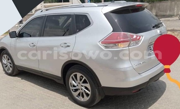 Sayi Na hannu Nissan X–Trail Azurfa Mota in Cotonou a Benin