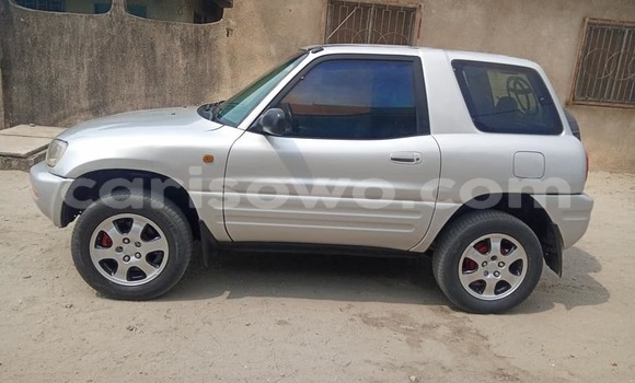Acheter Occasion Voiture Toyota RAV4 Gris à Abomey, Benin Acheter Occasion Voiture Toyota RAV4 Gris à Abomey, Benin