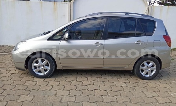 Ra Àlòkù Toyota Corolla Verso Silver Ọkọ̀ in Abomey ni Benin