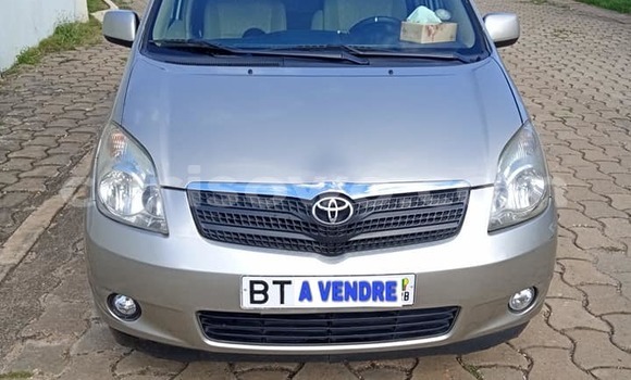 Acheter Occasion Voiture Toyota Corolla Verso Gris à Abomey, Benin Acheter Occasion Voiture Toyota Corolla Verso Gris à Abomey, Benin