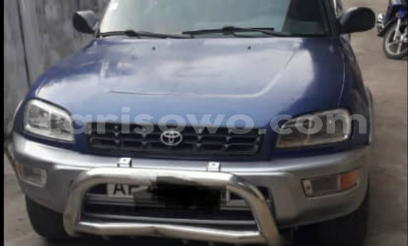 Sayi Na hannu Toyota RAV4 Blue Mota in Abomey a Benin