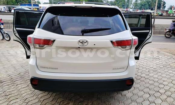 Sayi Na hannu Toyota Highlander Azurfa Mota in Cotonou a Benin