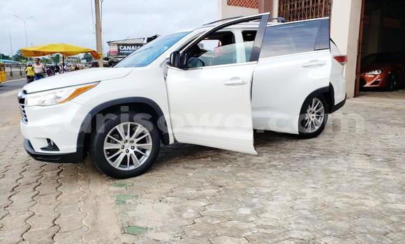 Ra Àlòkù Toyota Highlander Silver Ọkọ̀ in Cotonou ni Benin Ra Àlòkù Toyota Highlander Silver Ọkọ̀ in Cotonou ni Benin
