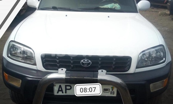 Acheter Occasion Voiture Toyota RAV4 Blanc à Cotonou, Benin Acheter Occasion Voiture Toyota RAV4 Blanc à Cotonou, Benin