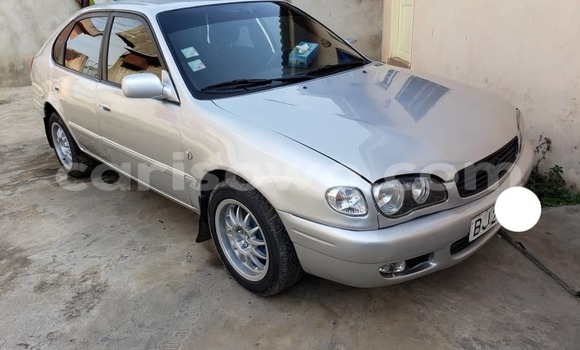 Sayi Na hannu Toyota Corolla Azurfa Mota in Cotonou a Benin Sayi Na hannu Toyota Corolla Azurfa Mota in Cotonou a Benin