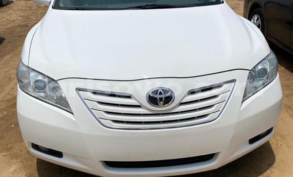 Sayi Na hannu Toyota Camry White Mota in Cotonou a Benin