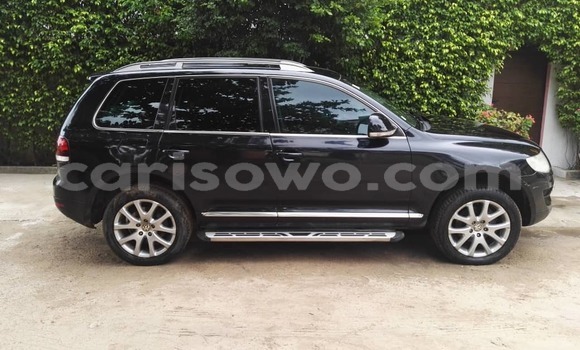 Ra Àlòkù Volkswagen Touareg Black Ọkọ̀ in Cotonou ni Benin