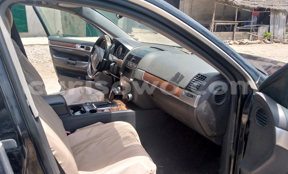 Buy Used Volkswagen Touareg Black Car in Cotonou in Benign