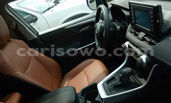 Sayi Na hannu Toyota RAV4 Blue Mota in Cotonou a Benin Sayi Na hannu Toyota RAV4 Blue Mota in Cotonou a Benin