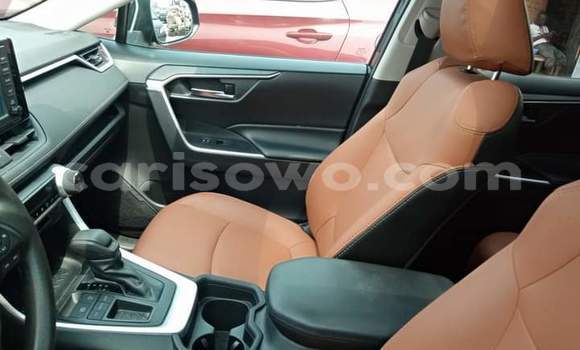 Sayi Na hannu Toyota RAV4 Blue Mota in Cotonou a Benin Sayi Na hannu Toyota RAV4 Blue Mota in Cotonou a Benin