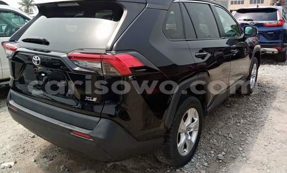 Sayi Na hannu Toyota RAV4 Blue Mota in Cotonou a Benin Sayi Na hannu Toyota RAV4 Blue Mota in Cotonou a Benin