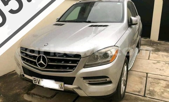 Acheter Occasion Voiture Mercedes-Benz ML–Class Beige à Cotonou, Benin