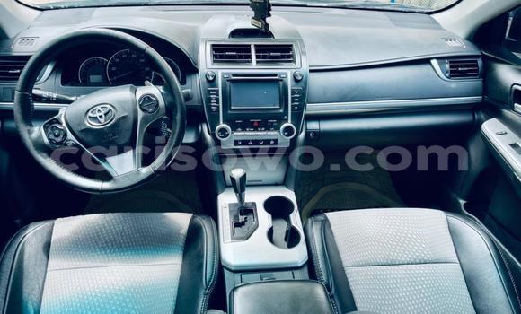 Ra Tuntun Toyota Camry Black Ọkọ̀ in Cotonou ni Benin Ra Tuntun Toyota Camry Black Ọkọ̀ in Cotonou ni Benin