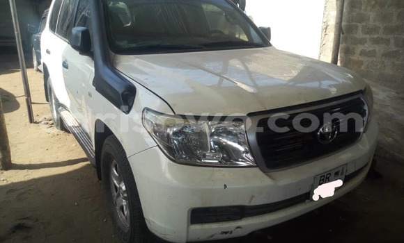 Ra Àlòkù Toyota Land Cruiser funfun Ọkọ̀ in Cotonou ni Benin Ra Àlòkù Toyota Land Cruiser funfun Ọkọ̀ in Cotonou ni Benin