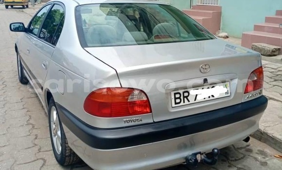 Sayi Na hannu Toyota Avensis Azurfa Mota in Cotonou a Benin