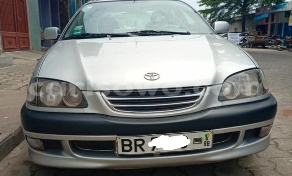 Sayi Na hannu Toyota Avensis Azurfa Mota in Cotonou a Benin Sayi Na hannu Toyota Avensis Azurfa Mota in Cotonou a Benin