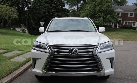 Ra Àlòkù Lexus LX 570 funfun Ọkọ̀ in Adjohoun ni Oueme