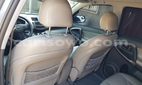 Acheter Neuf Voiture Toyota RAV4 Bleu à Cotonou, Benin Acheter Neuf Voiture Toyota RAV4 Bleu à Cotonou, Benin