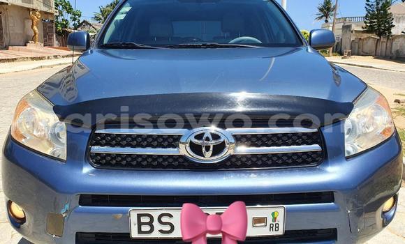 Sayi Na hannu Toyota RAV4 Blue Mota in Cotonou a Benin Sayi Na hannu Toyota RAV4 Blue Mota in Cotonou a Benin