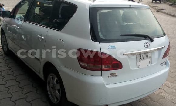 Acheter Occasion Voiture Toyota Avensis Verso Blanc à Cotonou, Benin