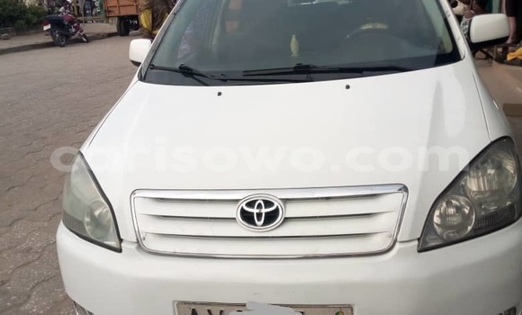 Ra Àlòkù Toyota Avensis Verso funfun Ọkọ̀ in Cotonou ni Benin Ra Àlòkù Toyota Avensis Verso funfun Ọkọ̀ in Cotonou ni Benin