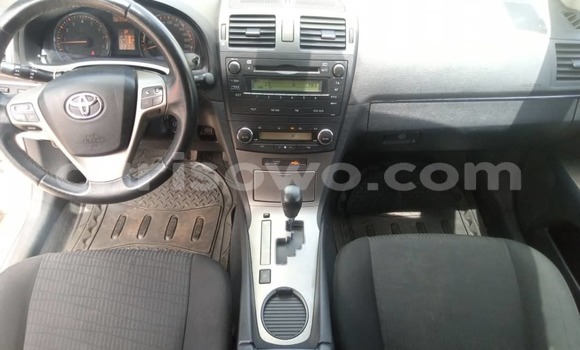 Ra Àlòkù Toyota Avensis funfun Ọkọ̀ in Cotonou ni Benin Ra Àlòkù Toyota Avensis funfun Ọkọ̀ in Cotonou ni Benin