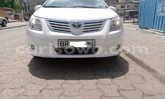 Ra Àlòkù Toyota Avensis funfun Ọkọ̀ in Cotonou ni Benin Ra Àlòkù Toyota Avensis funfun Ọkọ̀ in Cotonou ni Benin