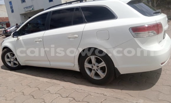 Ra Àlòkù Toyota Avensis funfun Ọkọ̀ in Cotonou ni Benin Ra Àlòkù Toyota Avensis funfun Ọkọ̀ in Cotonou ni Benin