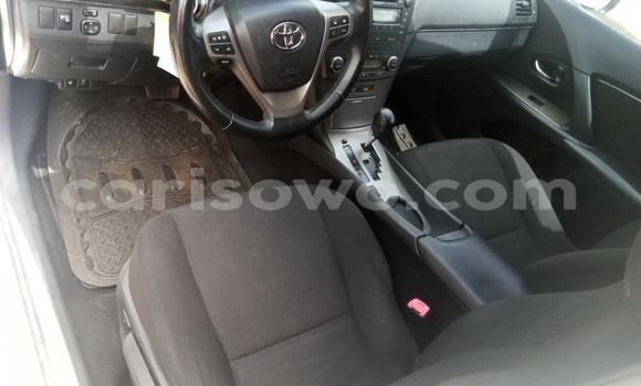 Ra Àlòkù Toyota Avensis funfun Ọkọ̀ in Cotonou ni Benin Ra Àlòkù Toyota Avensis funfun Ọkọ̀ in Cotonou ni Benin