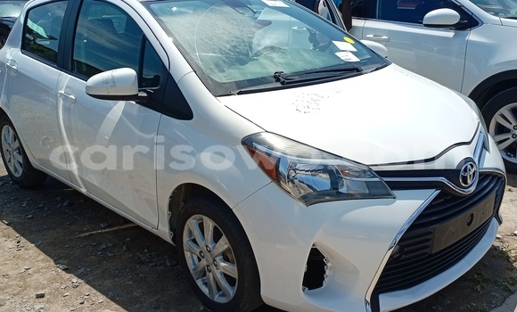 Sayi Na hannu Toyota Yaris White Mota in Cotonou a Benin Sayi Na hannu Toyota Yaris White Mota in Cotonou a Benin