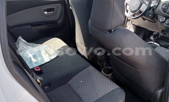 Sayi Na hannu Toyota Yaris White Mota in Cotonou a Benin Sayi Na hannu Toyota Yaris White Mota in Cotonou a Benin