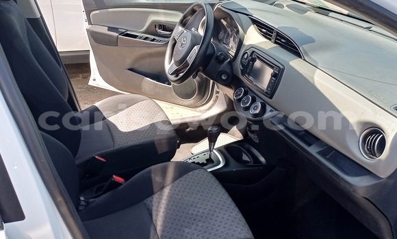 Sayi Na hannu Toyota Yaris White Mota in Cotonou a Benin Sayi Na hannu Toyota Yaris White Mota in Cotonou a Benin