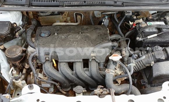 Sayi Na hannu Toyota Yaris White Mota in Cotonou a Benin Sayi Na hannu Toyota Yaris White Mota in Cotonou a Benin