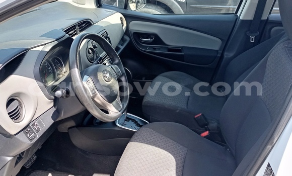 Sayi Na hannu Toyota Yaris White Mota in Cotonou a Benin Sayi Na hannu Toyota Yaris White Mota in Cotonou a Benin
