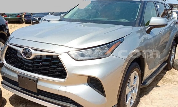 Sayi Na hannu Toyota Highlander Azurfa Mota in Cotonou a Benin Sayi Na hannu Toyota Highlander Azurfa Mota in Cotonou a Benin