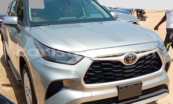 Sayi Na hannu Toyota Highlander Azurfa Mota in Cotonou a Benin Sayi Na hannu Toyota Highlander Azurfa Mota in Cotonou a Benin